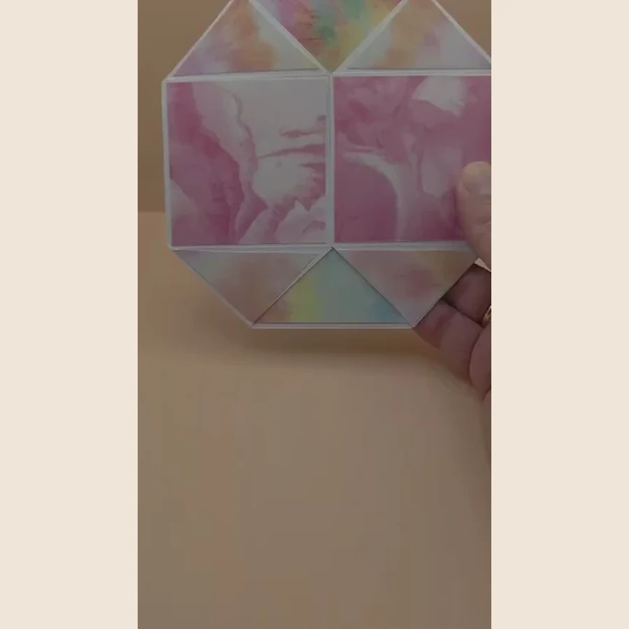 Leuke kaart om te geven. Je kan er je eigen boodschap in schrijven of kleine fotootjes erin plakken. Zo geef je een originele kaart.